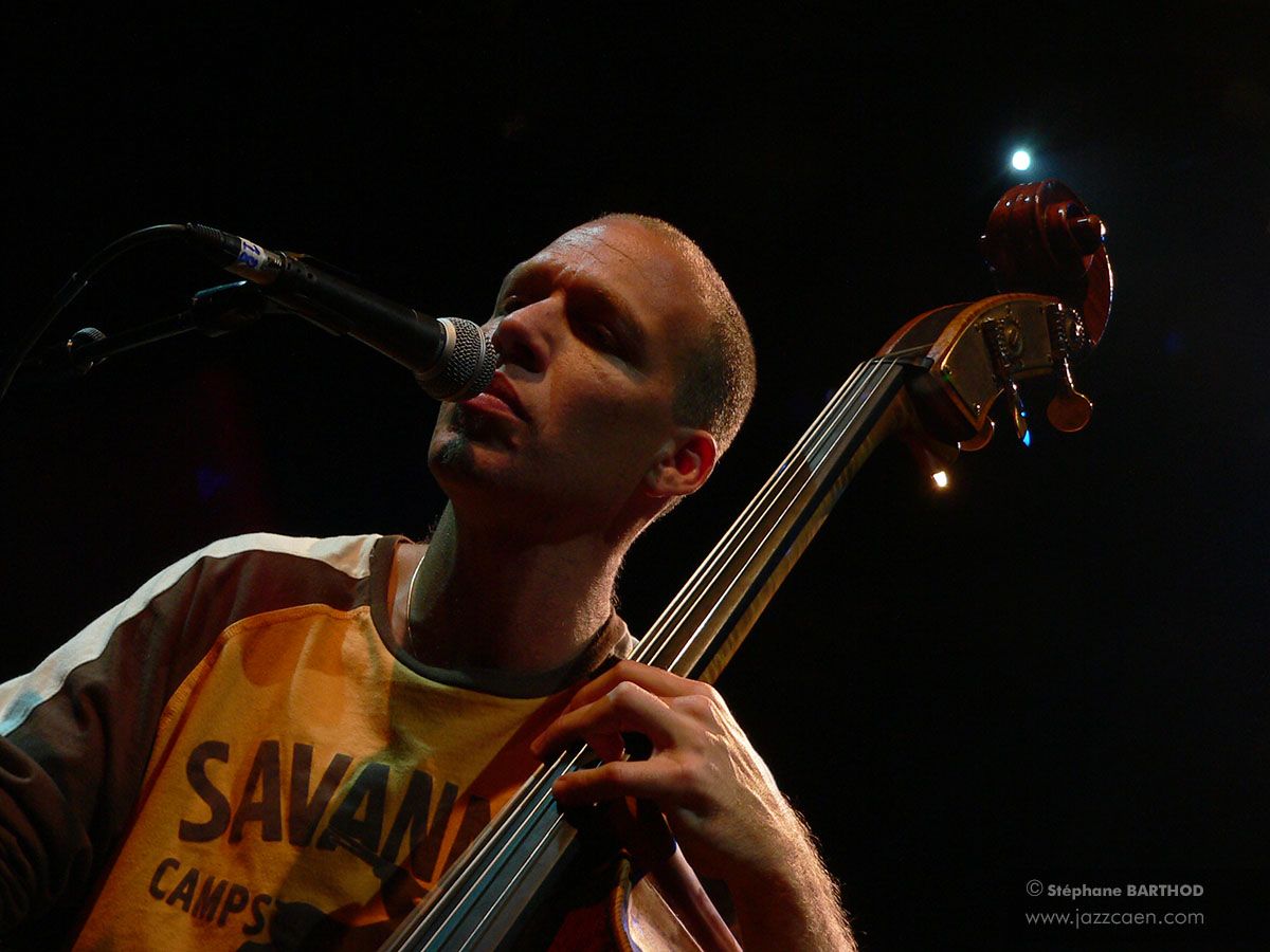 Avishaï Cohen trio